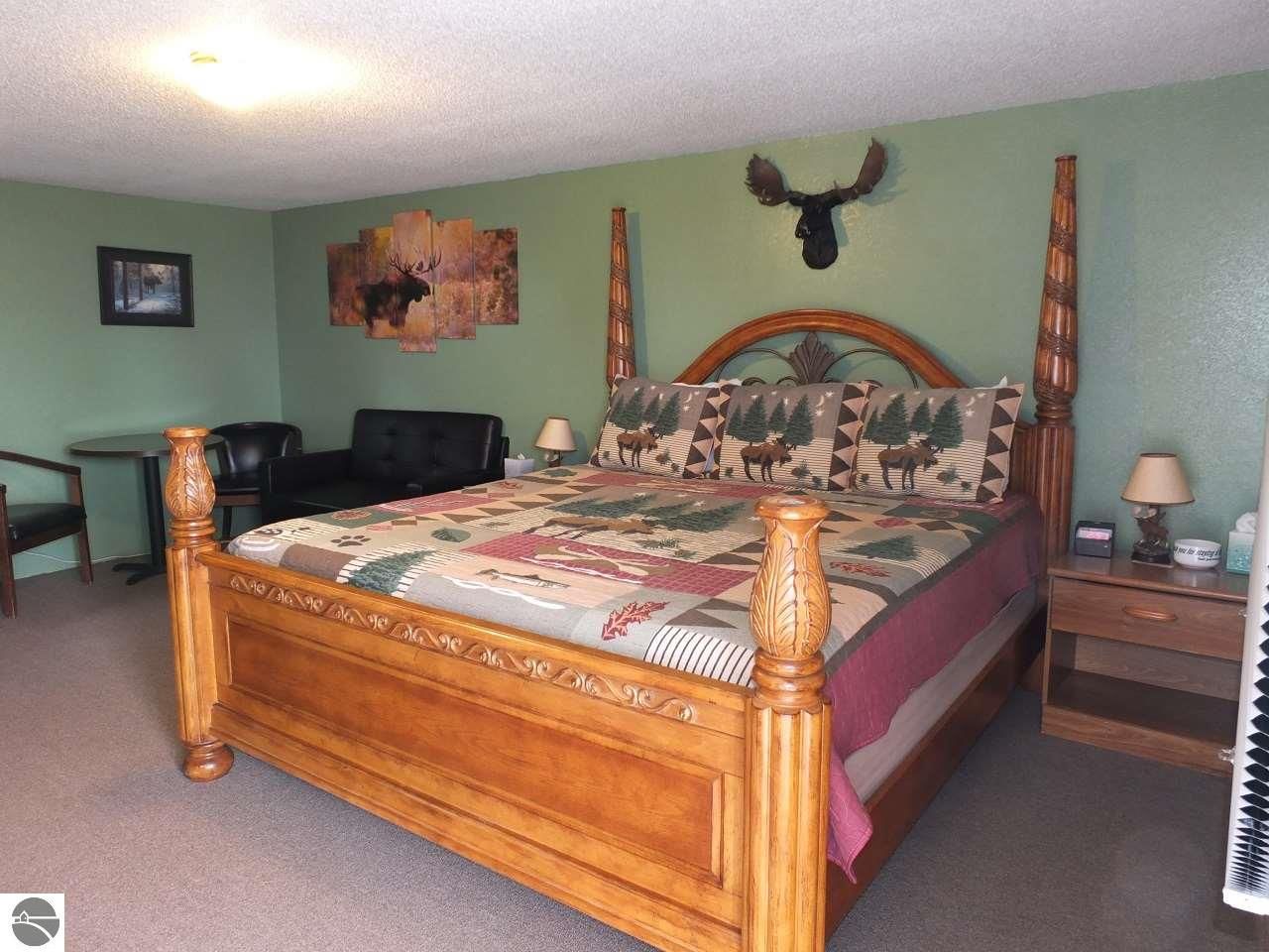 16086 Us Hwy 2, Cooks, MI 49817